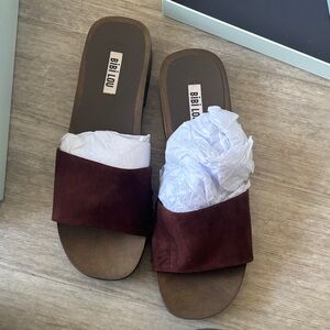 BiBi Lou Women's Burgundy Slide Sandals- brand new!!